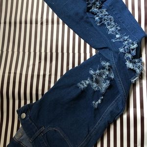 Distressed skinny jeans